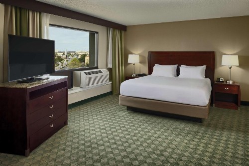 DoubleTree by Hilton San Antonio Downtown - image 26