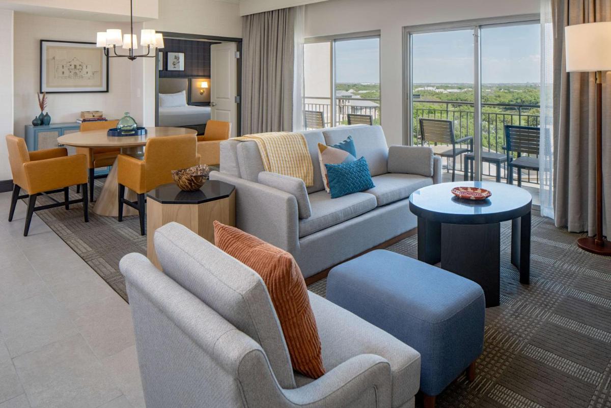 Hilton San Antonio Hill Country - image 2
