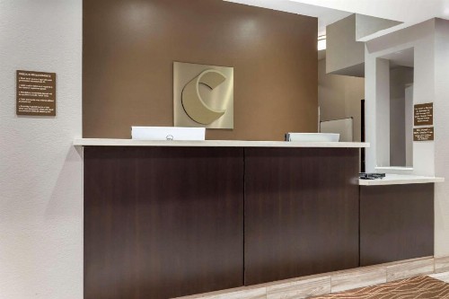 Comfort Inn & Suites Near Medical Center - image 2