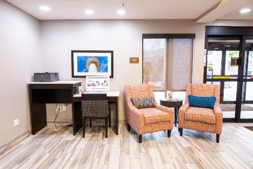 Comfort Inn & Suites Near Medical Center - image 43