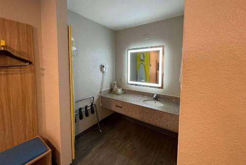 Days Inn by Wyndham San Antonio Northwest/Seaworld - image 11