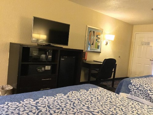 Days Inn by Wyndham San Antonio Northwest/Seaworld - image 18
