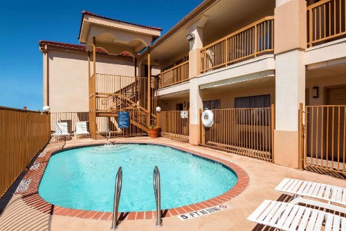 Days Inn by Wyndham San Antonio Northwest/Seaworld - image 3