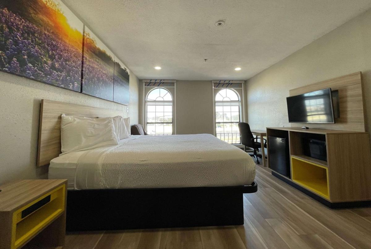 Days Inn by Wyndham San Antonio Northwest/Seaworld - image 7