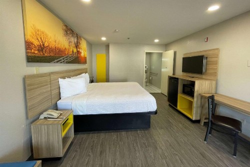 Days Inn by Wyndham San Antonio Northwest/Seaworld - image 9