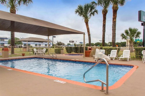 Quality Inn & Suites I-35 near AT&T Center - image 13