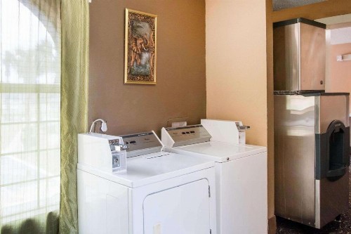 Quality Inn & Suites I-35 near AT&T Center - image 23