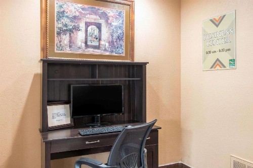 Quality Inn & Suites I-35 near AT&T Center - image 28