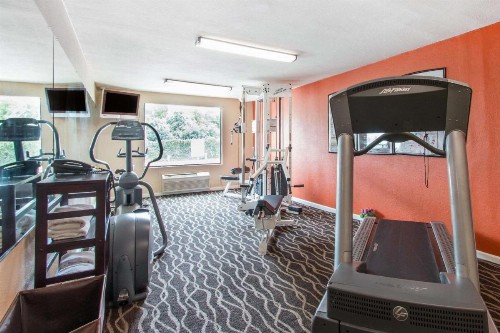 Quality Inn & Suites I-35 near AT&T Center - image 29
