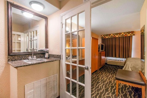 Quality Inn & Suites I-35 near AT&T Center - image 30
