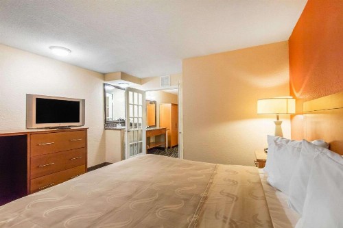 Quality Inn & Suites I-35 near AT&T Center - image 31
