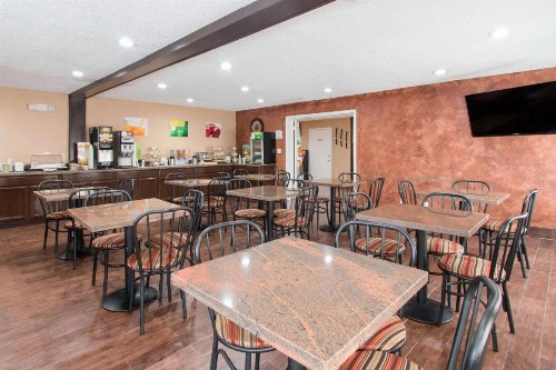 Quality Inn & Suites I-35 near AT&T Center - image 32