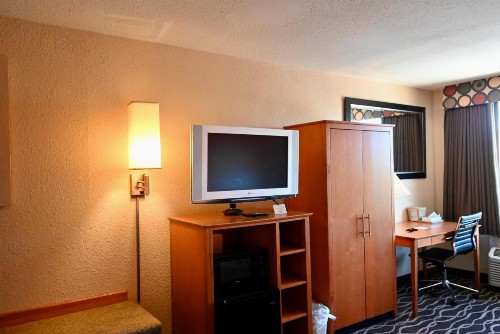 Quality Inn & Suites I-35 near AT&T Center - image 8