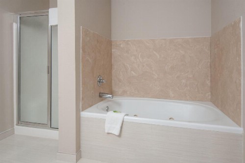 Holiday Inn Express Hotel & Suites San Antonio - Rivercenter Area an IHG Hotel - image 36