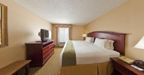 Holiday Inn Express Hotel & Suites San Antonio - Rivercenter Area an IHG Hotel - image 4