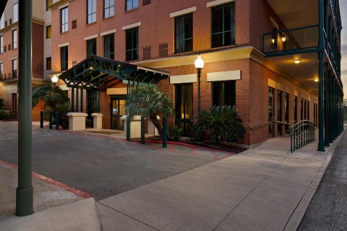 Staybridge Suites San Antonio Downtown Convention Center - image 12