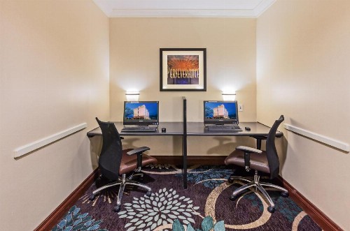 Staybridge Suites San Antonio Downtown Convention Center - image 17