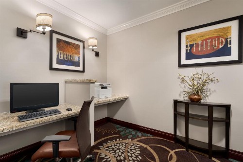 Staybridge Suites San Antonio Downtown Convention Center - image 7
