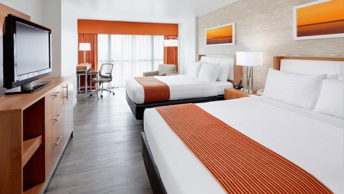 Holiday Inn San Antonio-Riverwalk an IHG Hotel - image 4
