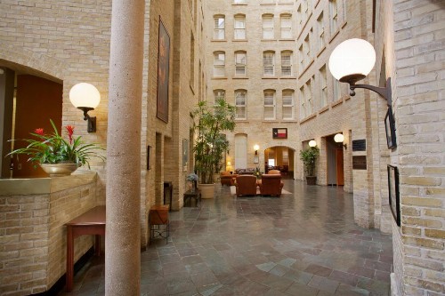 The Crockett Hotel - image 3