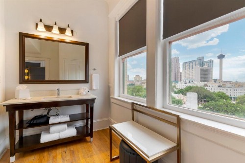 Hotel Gibbs Downtown Riverwalk - image 32