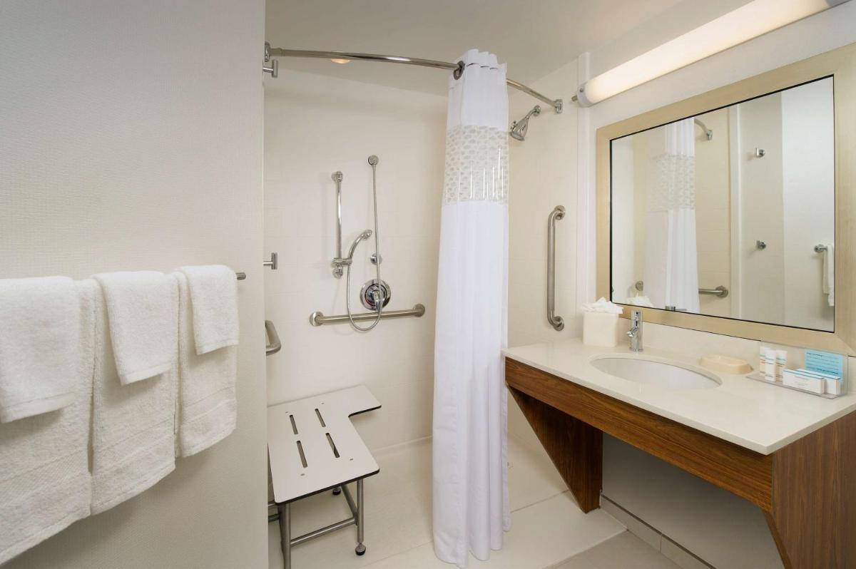 Hampton Inn & Suites San Antonio Northwest/Medical Center - image 7