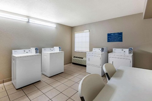 La Quinta Inn by Wyndham San Antonio Brooks City Base - image 10