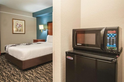 La Quinta Inn by Wyndham San Antonio Brooks City Base - image 37