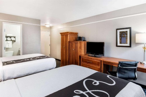 La Quinta Inn by Wyndham San Antonio Brooks City Base - image 4