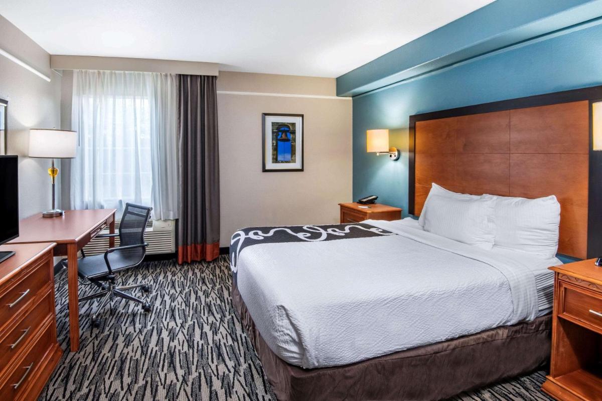 La Quinta Inn by Wyndham San Antonio Brooks City Base - image 5