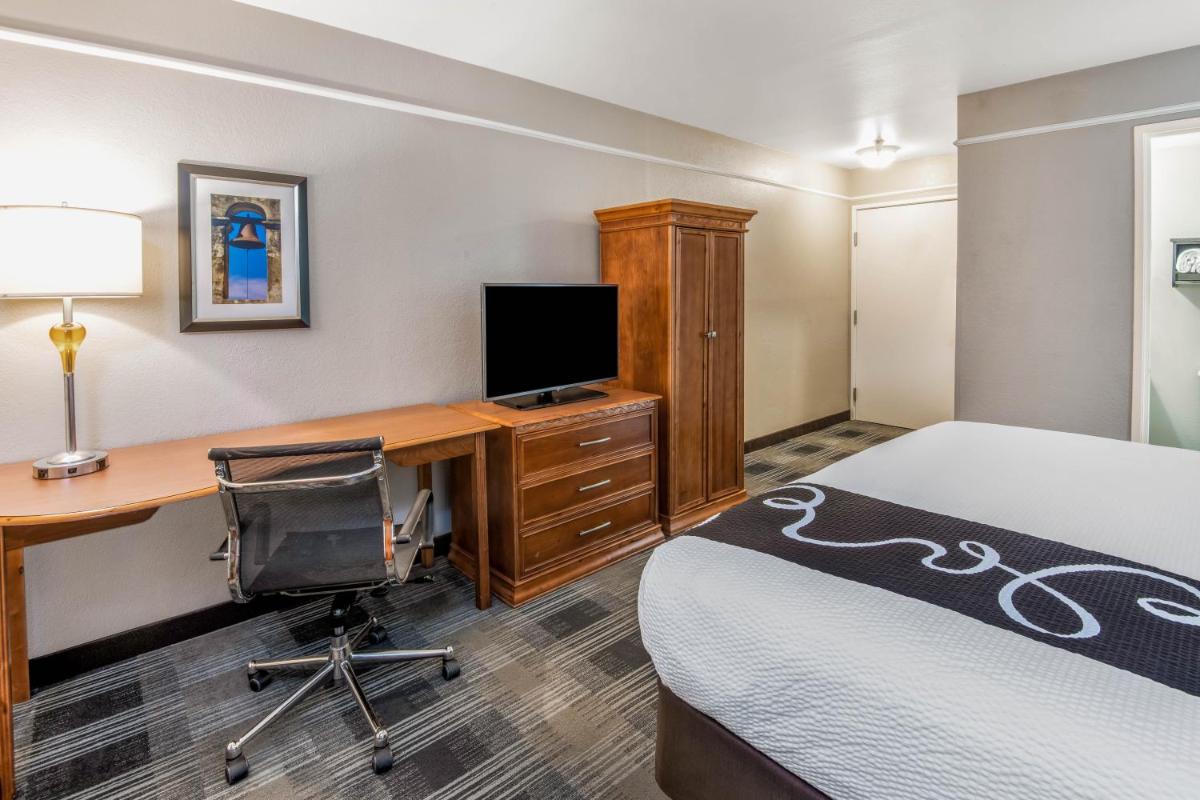 La Quinta Inn by Wyndham San Antonio Brooks City Base - image 7