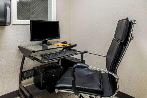 La Quinta Inn by Wyndham San Antonio Brooks City Base - image 9