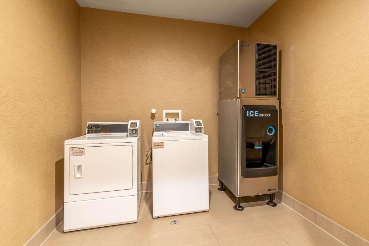 Comfort Suites San Antonio North - Stone Oak - image 2
