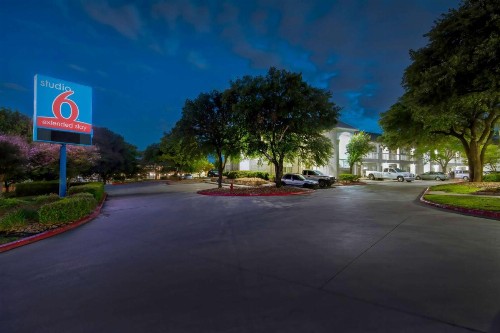 Studio 6-San Antonio TX - Six Flags - image 19