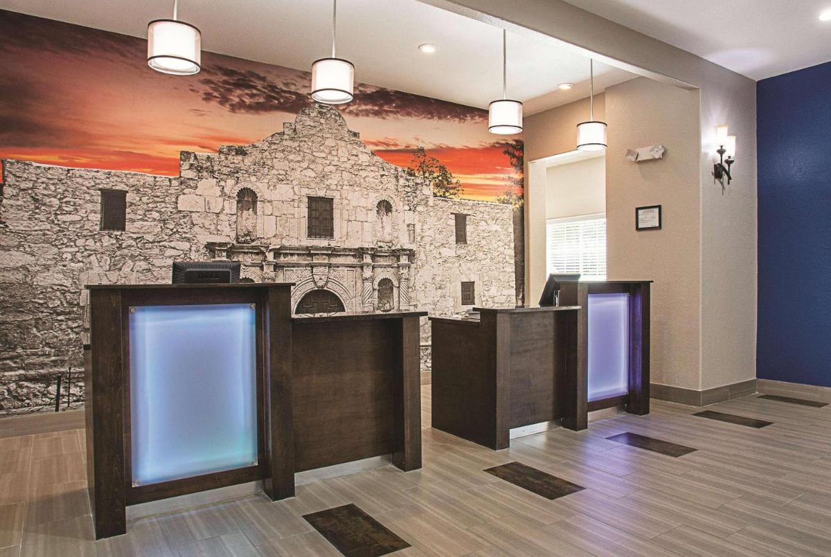 La Quinta by Wyndham San Antonio Northwest - image 5