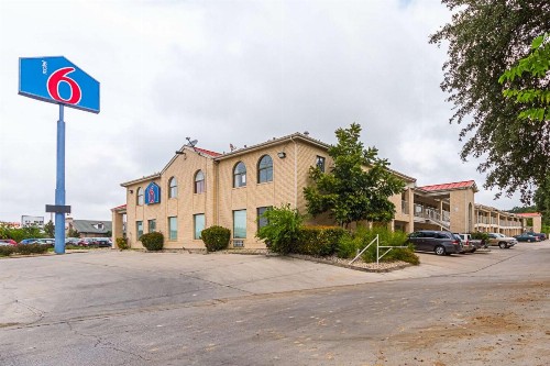 Motel 6-San Antonio TX - Fiesta Trails