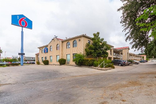 Motel 6-San Antonio TX - Fiesta Trails - image 12