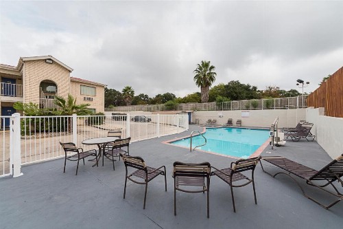 Motel 6-San Antonio TX - Fiesta Trails - image 15