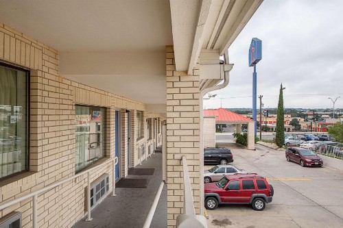 Motel 6-San Antonio TX - Fiesta Trails - image 3