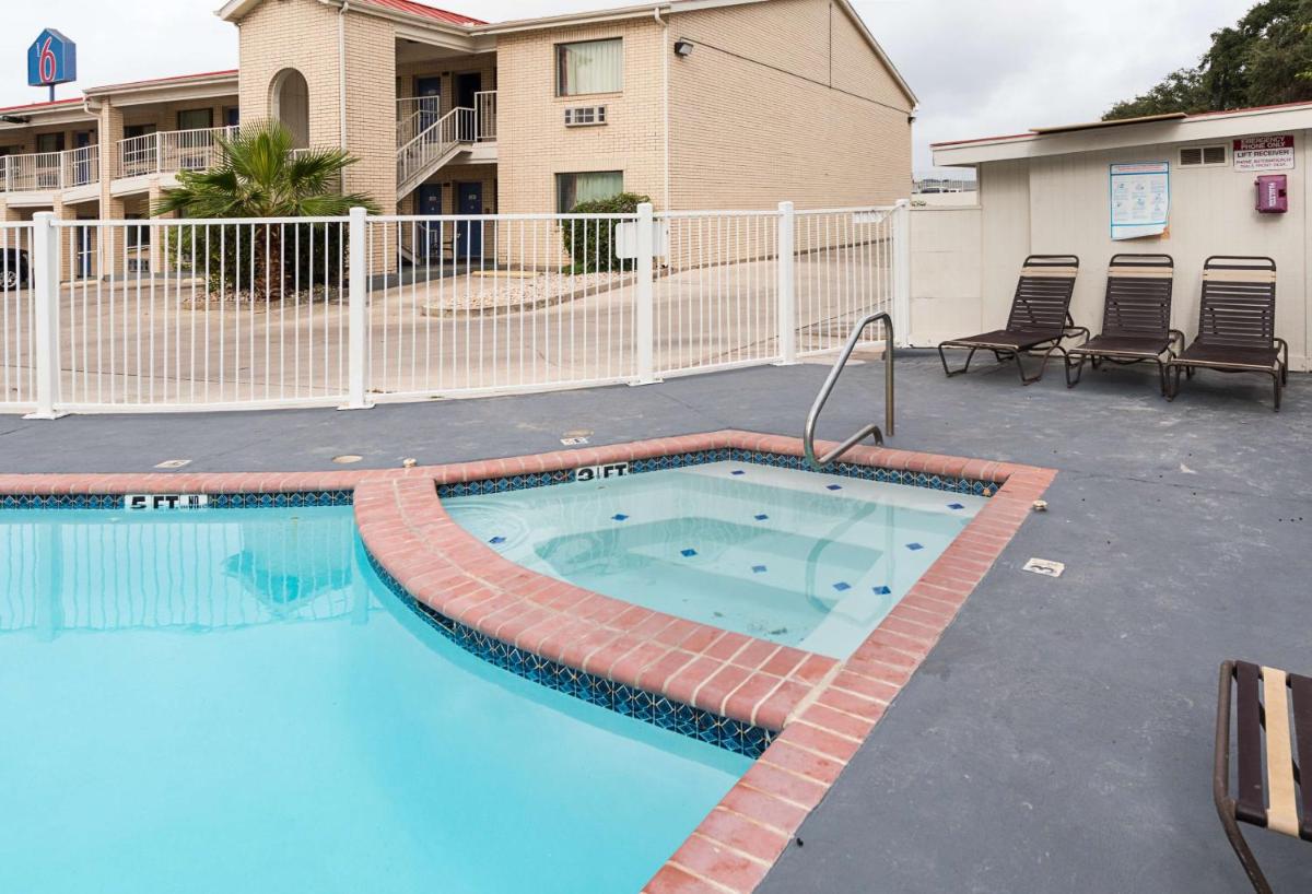 Motel 6-San Antonio TX - Fiesta Trails - image 4
