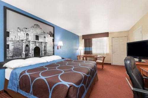 Super 8 by Wyndham San Antonio at I-10 - image 13
