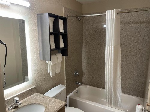 Microtel Inn & Suites by Wyndham San Antonio Downtown NorthE - image 11