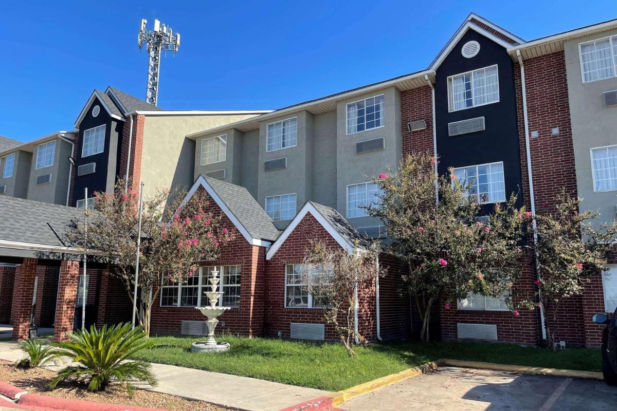 Microtel Inn & Suites by Wyndham San Antonio Downtown NorthE - image 6