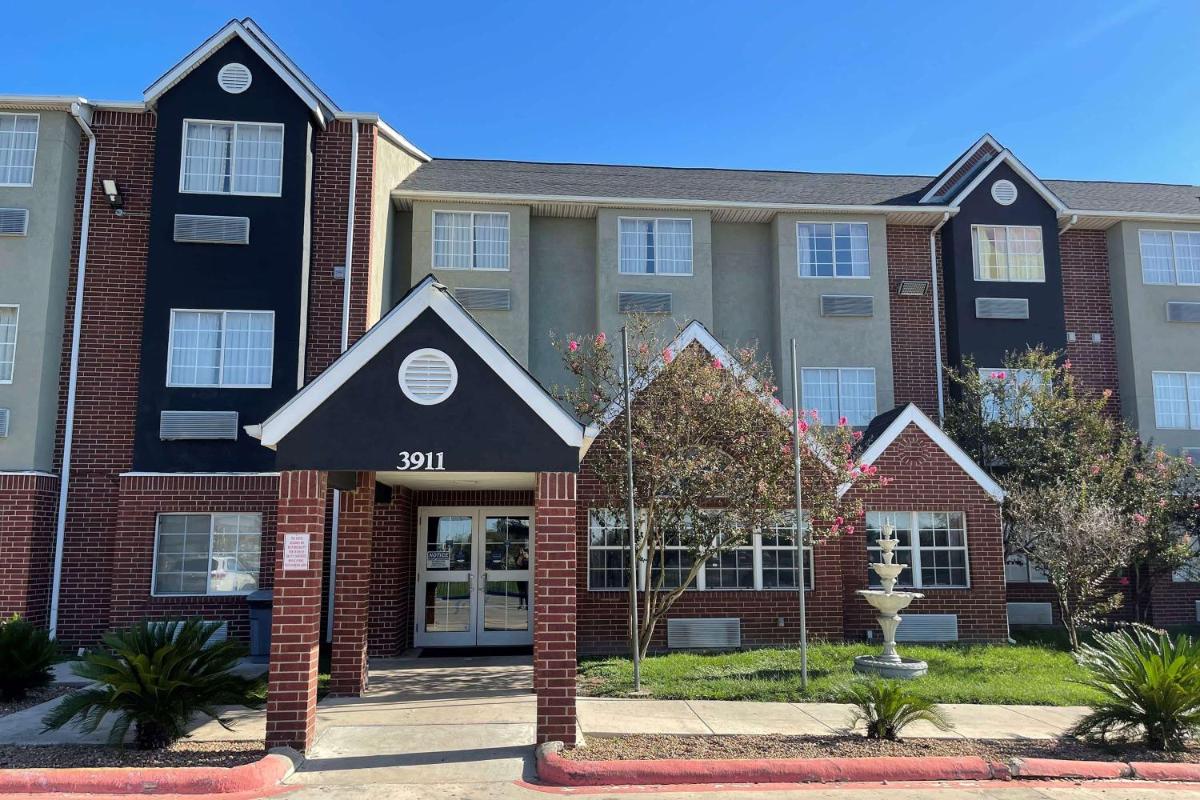 Microtel Inn & Suites by Wyndham San Antonio Downtown NorthE - image 7