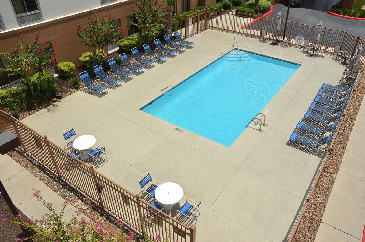 Red Roof Inn PLUS+ San Antonio Downtown - Riverwalk - image 3