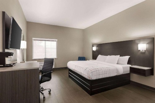 La Quinta Inn & Suites by Wyndham San Antonio North Stone Oak - image 11