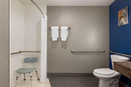 La Quinta Inn & Suites by Wyndham San Antonio North Stone Oak - image 12