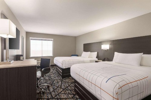 La Quinta Inn & Suites by Wyndham San Antonio North Stone Oak - image 25