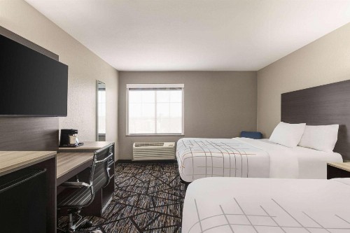 La Quinta Inn & Suites by Wyndham San Antonio North Stone Oak - image 26