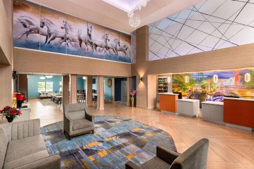 La Quinta Inn & Suites by Wyndham San Antonio North Stone Oak - image 7